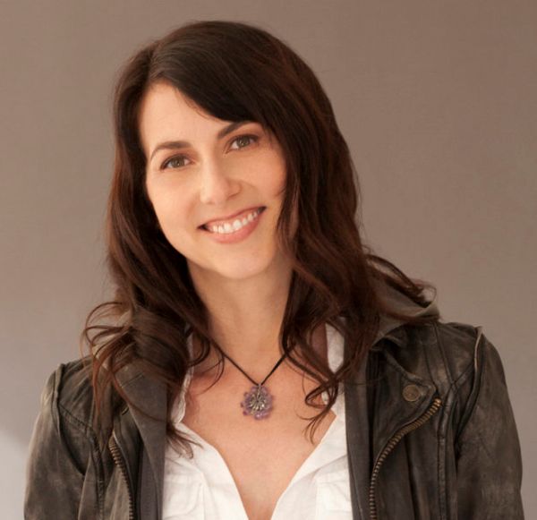 套现达4亿美元！贝索斯前妻出售亚马逊部分股票