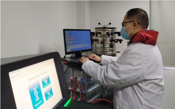 AI“捂热”冰冷疫情：阿里协助缩短确诊时间至半小时，百度绘出疫情百态