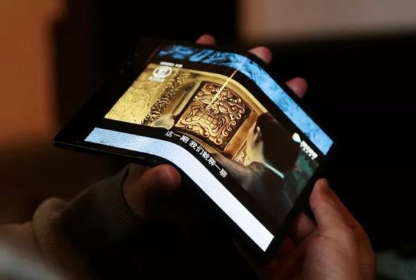 知名爆料者“设计”了一款手机，剧透3年后的技术？