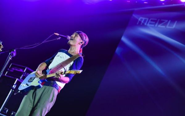 疫情当前,手机发布会只能线上举办,其实是件好事?