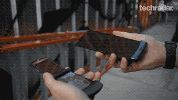 折叠屏手机又被骂惨了,为什么卖得贵还做不好?