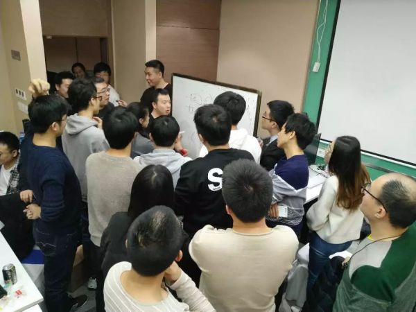 “谁有物流能力,谁上”,无人车风驰武汉