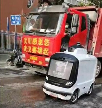 智能机器人加入抗疫前线,人文与科技的同框和协力