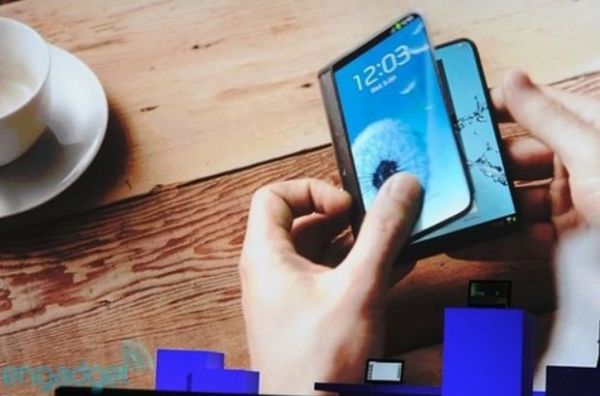 镜花水月折叠屏，天价手机何时走下神坛？