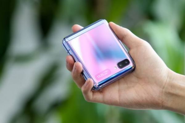 镜花水月折叠屏，天价手机何时走下神坛？