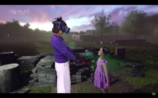 韩国一位母亲通过VR与去世女儿重逢