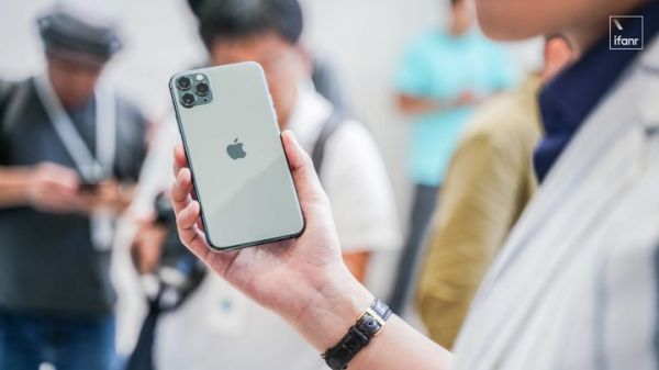 因对高通方案不满,苹果或将自己设计新 iPhone 的 5G 天线