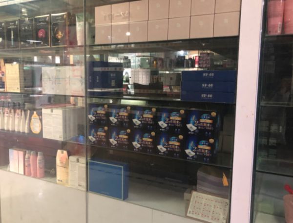 华强北商家跨界自救,手机、电玩、消毒液的“杂货铺”朋友圈亮了