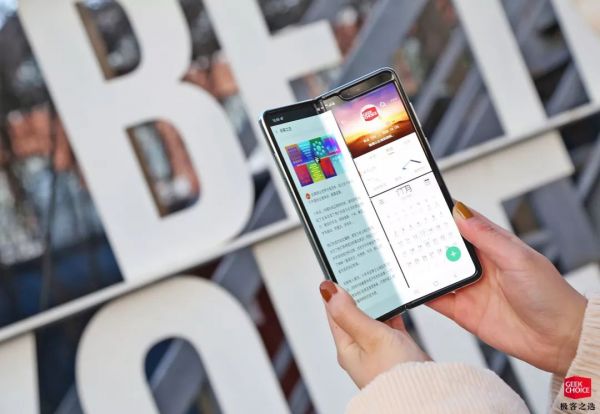 折叠屏手机如何「闹革命」