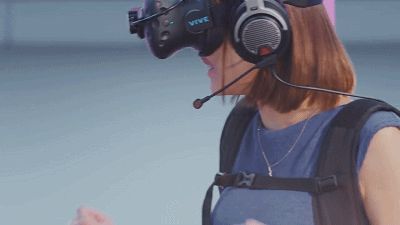 智能硬件“双雄”:先跑的VR何故被智能音箱反超?