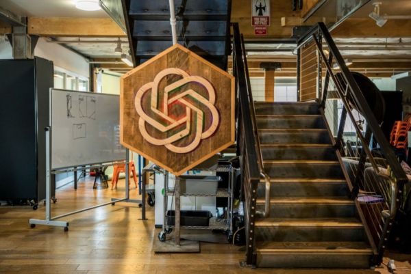 MIT万字报道:竞争压力裹挟下的OpenAI,理想如何安置?