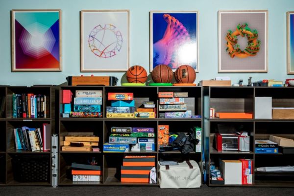 MIT万字报道:竞争压力裹挟下的OpenAI,理想如何安置?