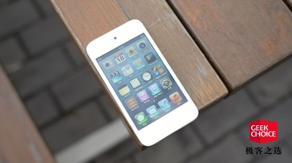 它是 iPhone 的亲兄弟,无数学生党因此成为果粉