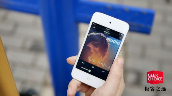 它是 iPhone 的亲兄弟,无数学生党因此成为果粉