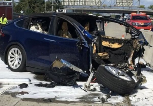 特斯拉被一条胶带忽悠，将35“看成”85，异常加速80公里/小时