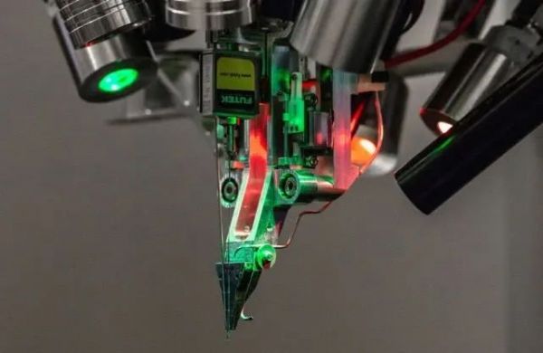 治疗大脑疾病,实现人机共生,疯狂马斯克为「脑机接口被低估」辩护