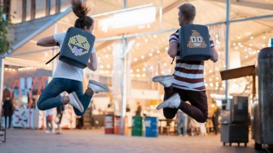 可折叠手机喂肥了黄牛,但柔性屏的未来从来不止手机