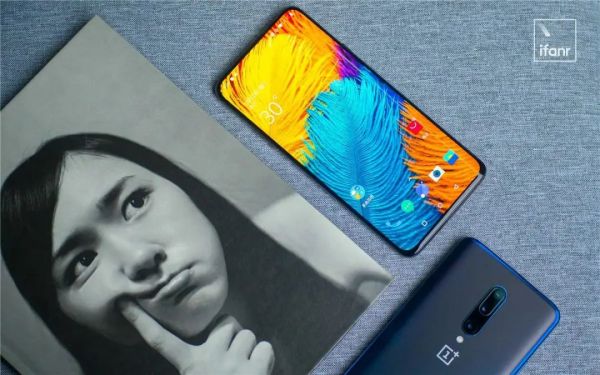 国产旗舰手机的屏幕,终于要追上三星苹果了