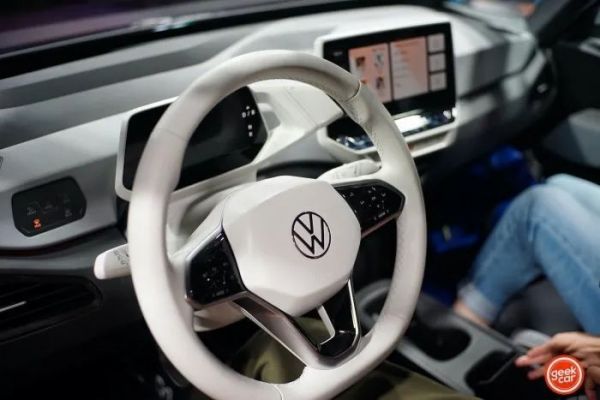 汽车行业的下一个战场,特斯拉靠什么领先?