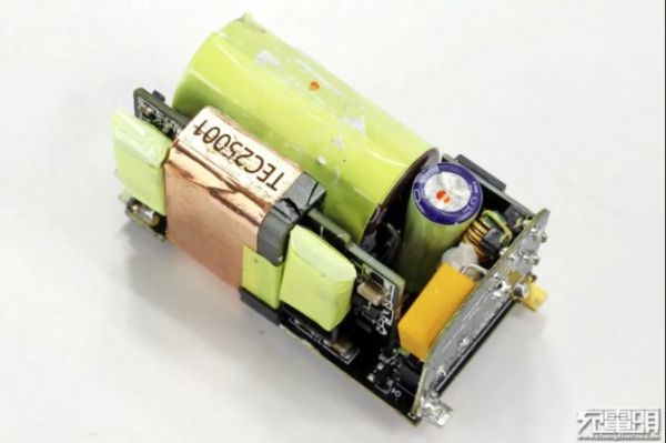 让小米充电器改头换面,让雷军赞不绝口,这个新材料技术凭什么?