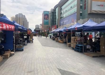 华强北“开市”后,商家为多卖台手机拼成了这样