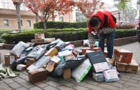 物流恢复，快递员何时能进小区？