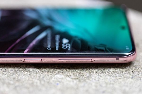 曲面屏手机,为何让人又爱又恨?