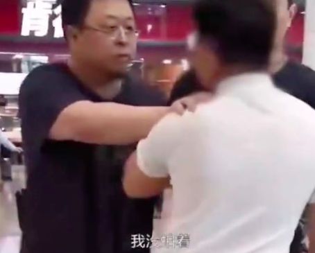 罗永浩成为带货一哥?别跟买家骂起来、约架就谢天谢地了