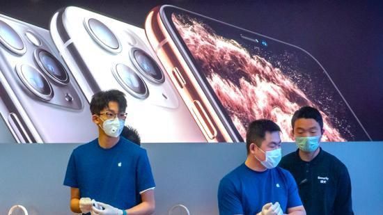 市值再度跌破万亿美元,苹果至暗时刻来临?