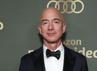 美国大跌前贝索斯等抛售巨额股票，躲过了大额亏损