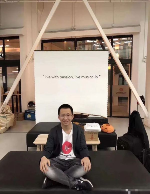 字节跳向全球,张一鸣的7个第一次