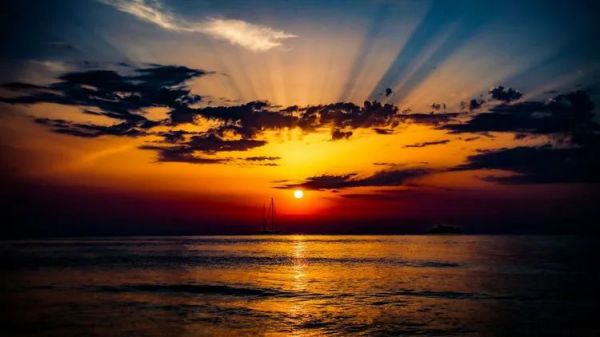 关注5G手机性能之前,我们有必要先来谈谈屏幕