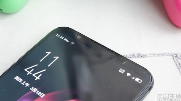 关注5G手机性能之前,我们有必要先来谈谈屏幕