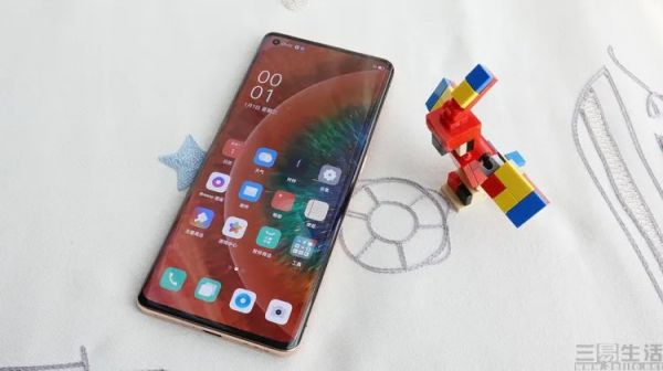 关注5G手机性能之前,我们有必要先来谈谈屏幕