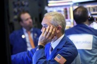 美股收盘走低 特斯拉涨5.62% 瑞幸咖啡跌16%