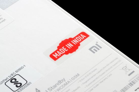 小米手机盒上，贴有醒目的“印度制造”标签（图片来源：Mi Community）