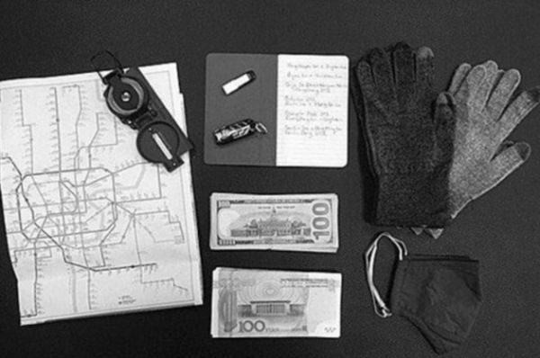 被曝光的澳大利亚情报人员使用的工具&nbsp; 来源：社交媒体