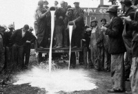 有人被迫浪费，有人等待援助