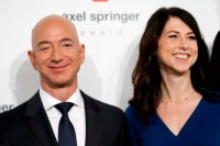 贝索斯前妻离婚后捐款17亿美元，身家超600亿