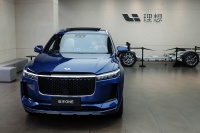 理想汽车赴美敲钟，王兴和美团的出行野心还在路上