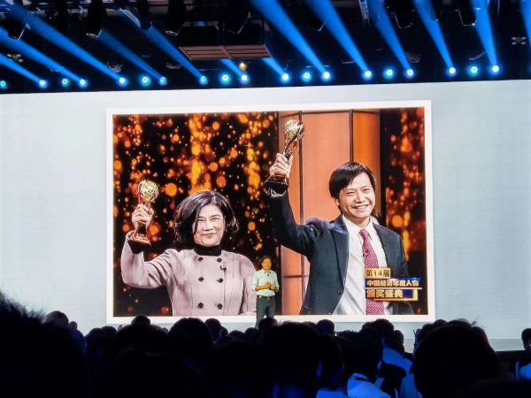 小米十周年,雷军正式承认输给了董明珠:当时膨胀了