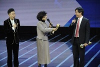 【虎嗅】雷军承认赌约输给董明珠；特朗普遭科技巨头围攻