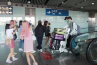 明星代拍产业链：从行程跟踪到代拍吸粉牟利