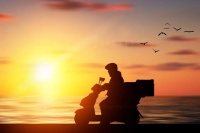 骑手撞伤行人，外卖平台却免责？法院判例：一起赔