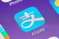 支付宝回应与银行渠道之争：服务客群和方式不同 是互补