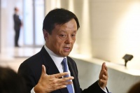 香港交易所：行政总裁李小加明年1月1日提前退休