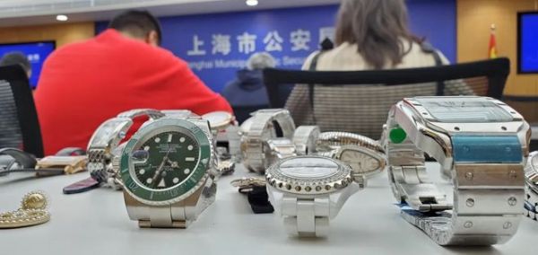 百万粉丝级带货主播卖假奢侈品!直播时被警方带走