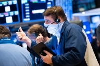 美股周四收盘基本持平，小鹏理想后，蔚来宣布增发