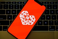 “价格屠夫”卷向美国，拼多多海外版砍了谁一刀？