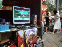 在河北县城，他摆了二十年的游戏地摊